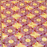 The touch of silk gives the pashmina an exceptional feel and a wonderful sheen.