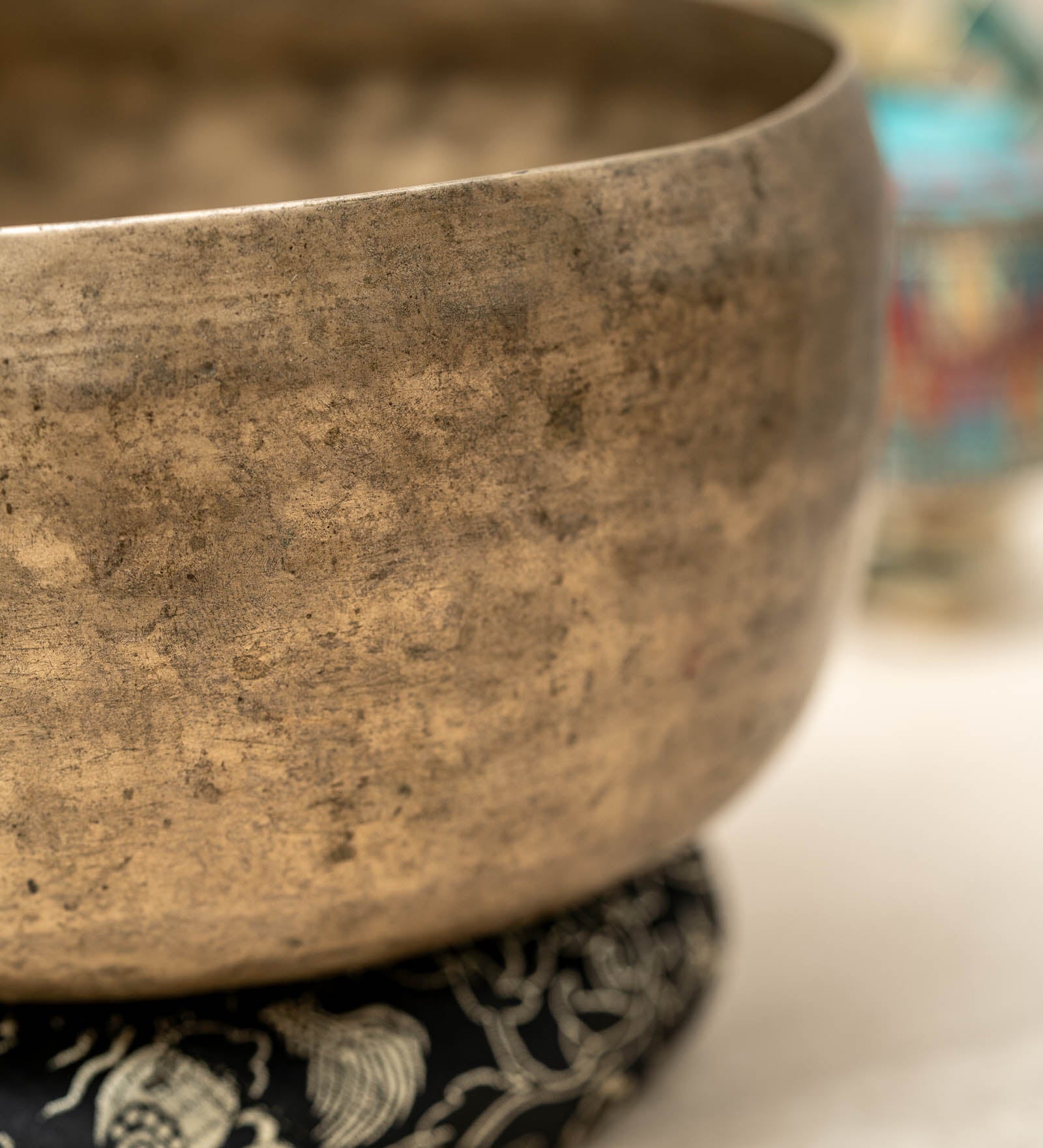 Thadobati Singing Bowl (Lower E3 & Higher B4) for chakra healing