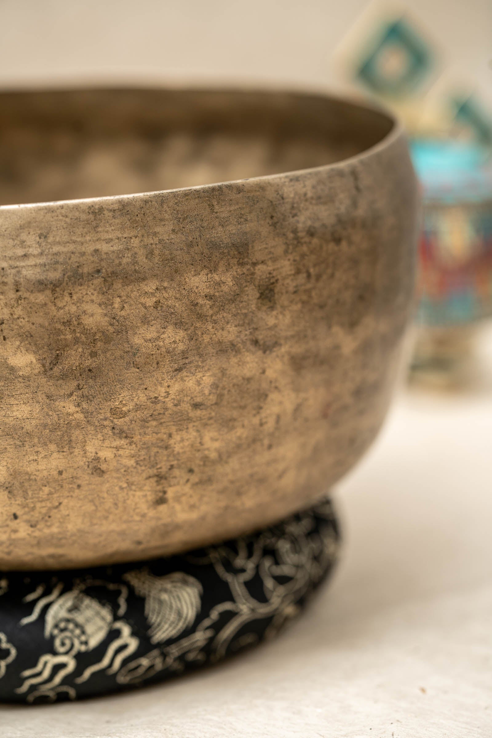 Thadobati Singing Bowl (Lower E3 & Higher B4) for chakra healing