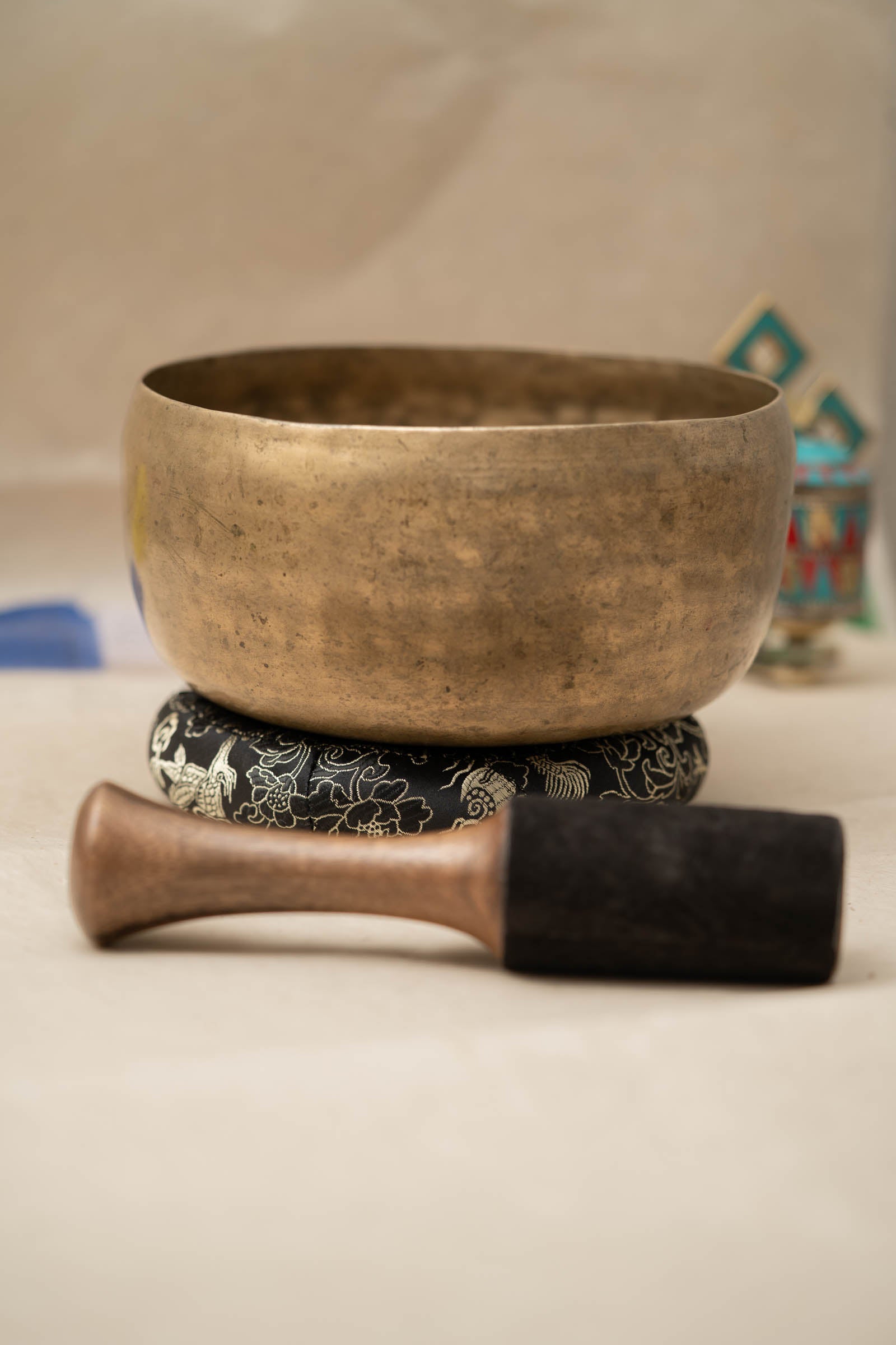 Thadobati Singing Bowl (Lower E3 & Higher B4) for chakra healing