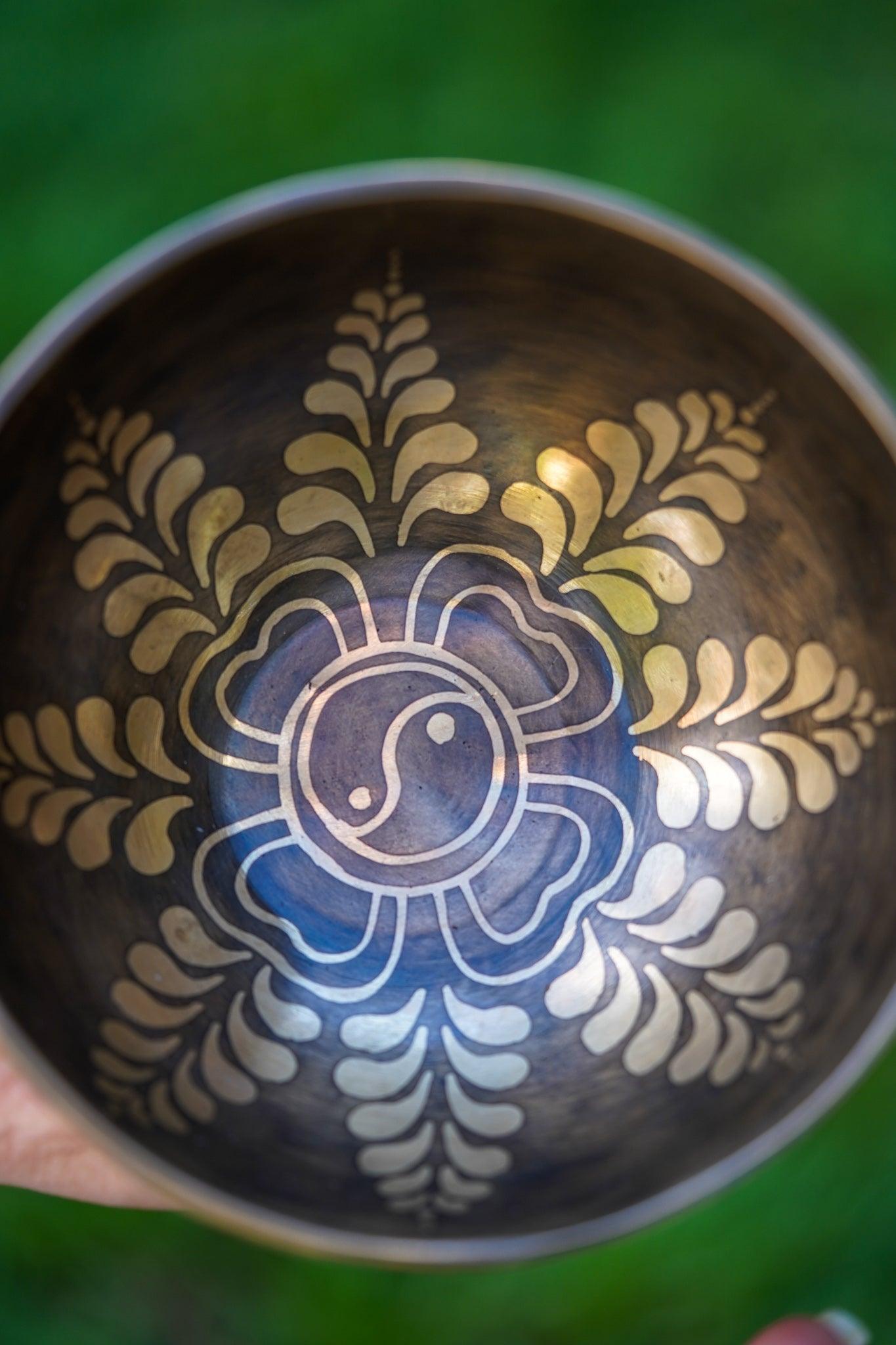 Yin Yang Healing Singing Bowl - HimalayasShop