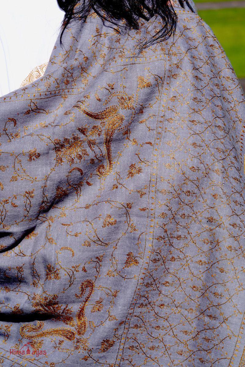 Lavender color pure pashmina shawl from Nepal for women. Pair it up with any attire for the classy look.