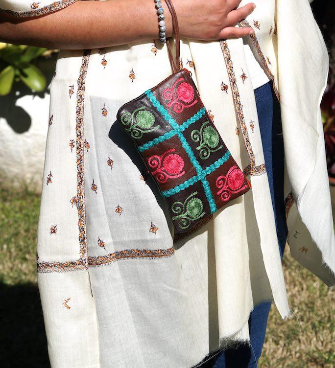 Unique style women purse with hand embroidery, easy to carry and stylist design