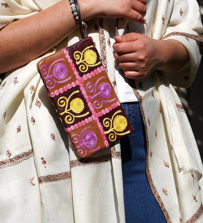 Unique style women purse with hand embroidery, easy to carry and stylist design