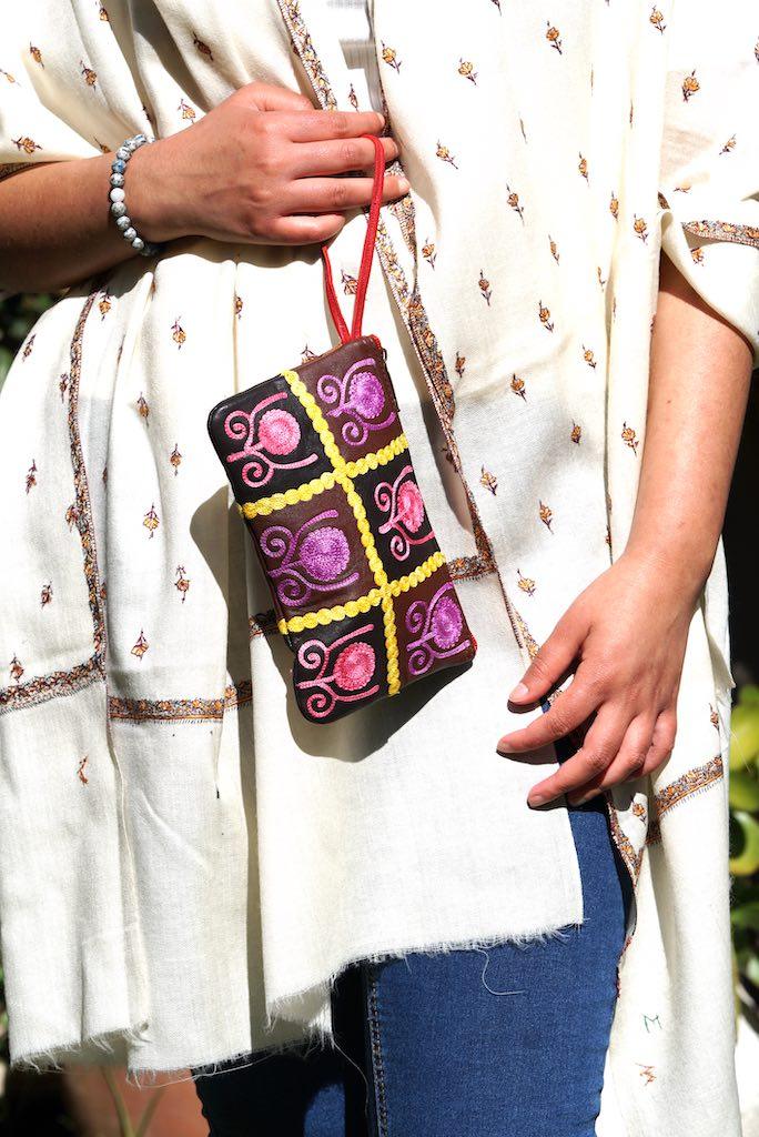 Unique style women purse with hand embroidery, easy to carry and stylist design