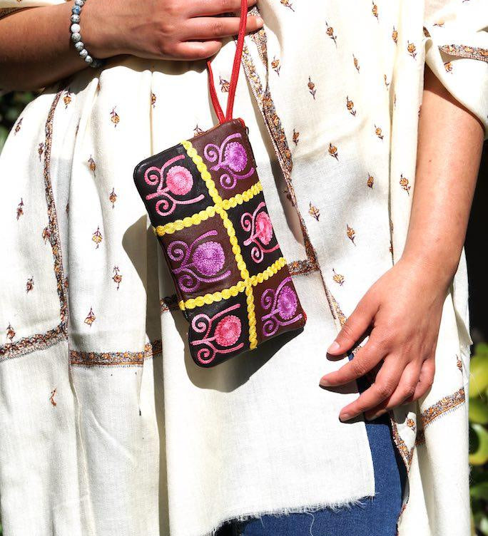 Unique style women purse with hand embroidery, easy to carry and stylist design