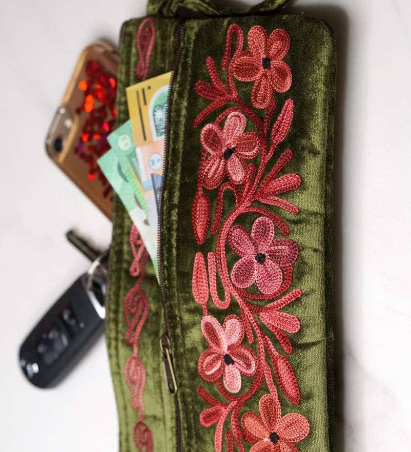 Unique style women wristlet pouch  with hand embroidery, easy to carry and stylist design