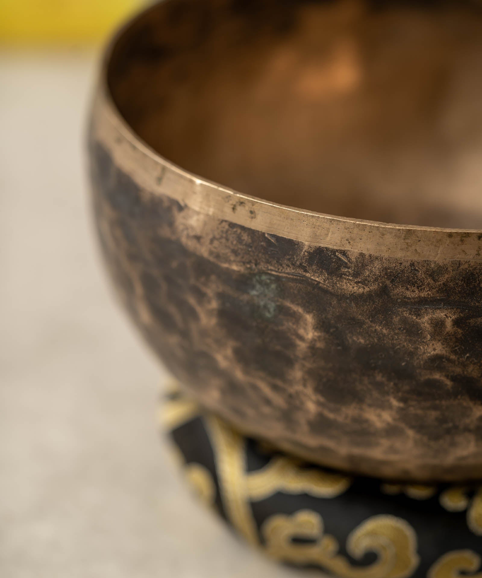 Kopre singing bowl with 432Hz overtone for meditation and sound healing