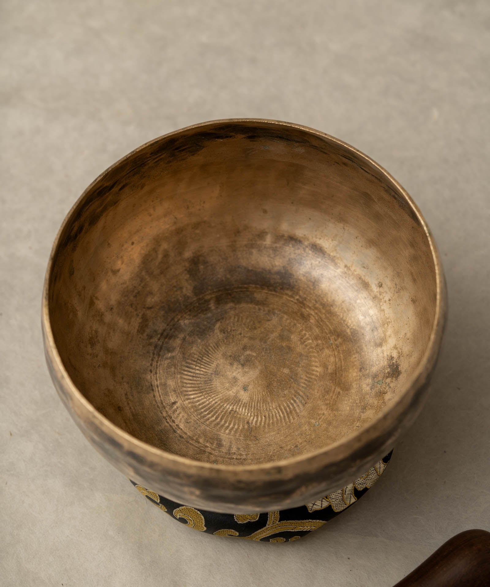 Kopre singing bowl with 432Hz overtone for meditation and sound healing