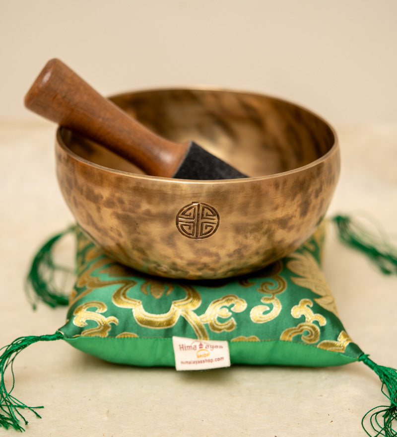 Heart Chakra Moon Bowl F5 (730 Hz) , B3 (250 Hz)