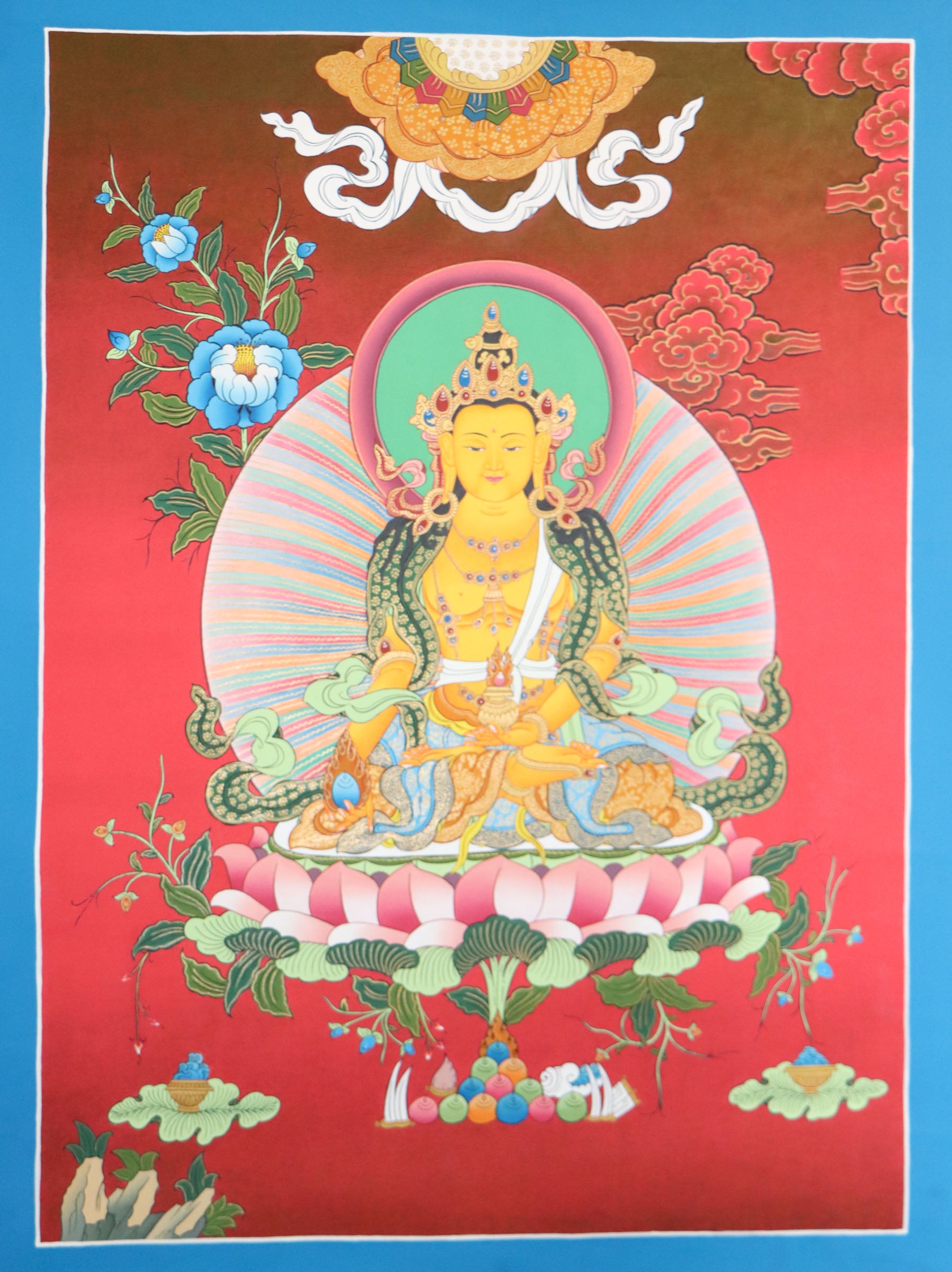 Crown Buddha Thangka is a strong visual aid for meditation and contemplation, enabling people to expand their knowledge of the Buddha's teachings.