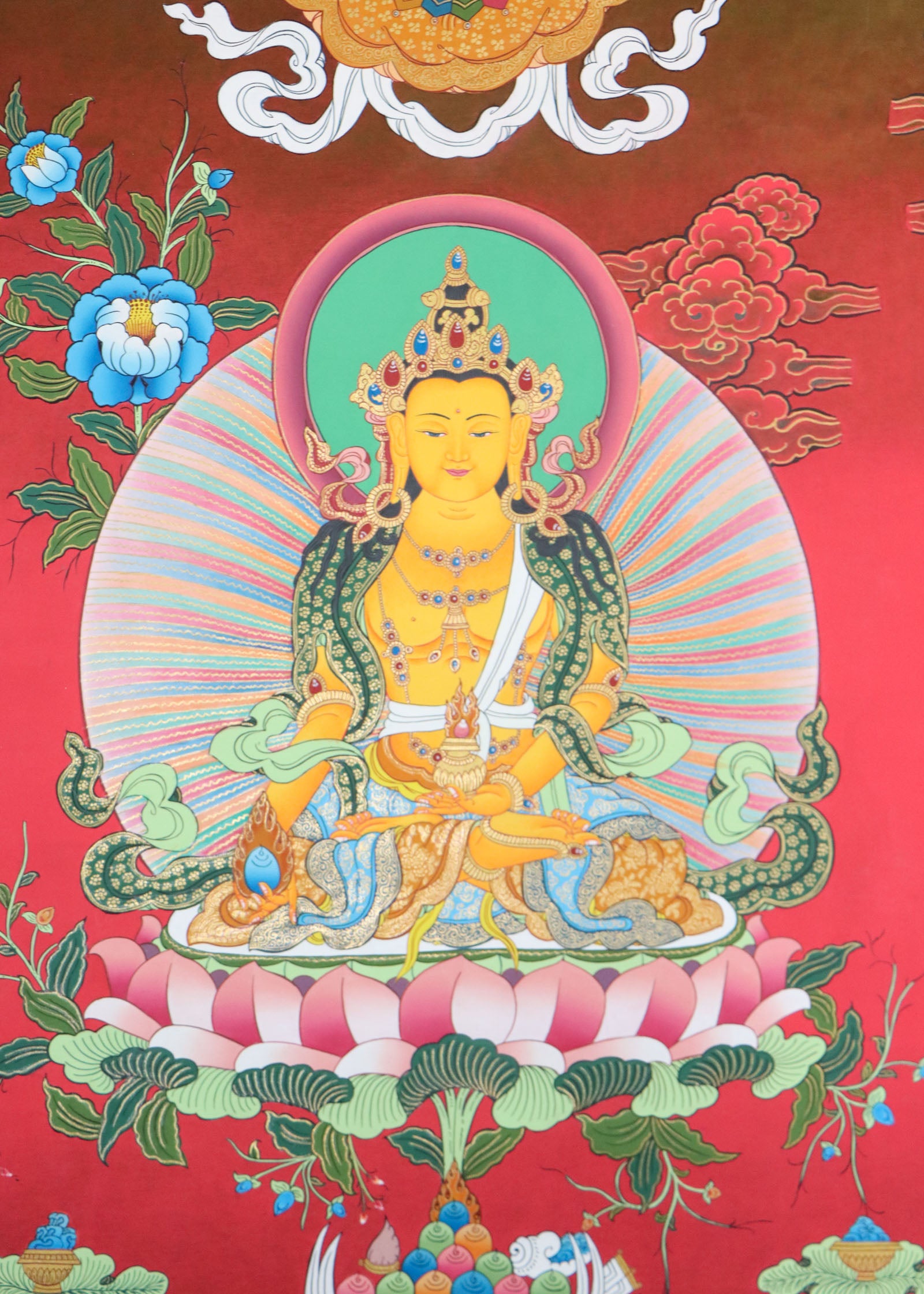 Crown Buddha Thangka is a strong visual aid for meditation and contemplation, enabling people to expand their knowledge of the Buddha's teachings.