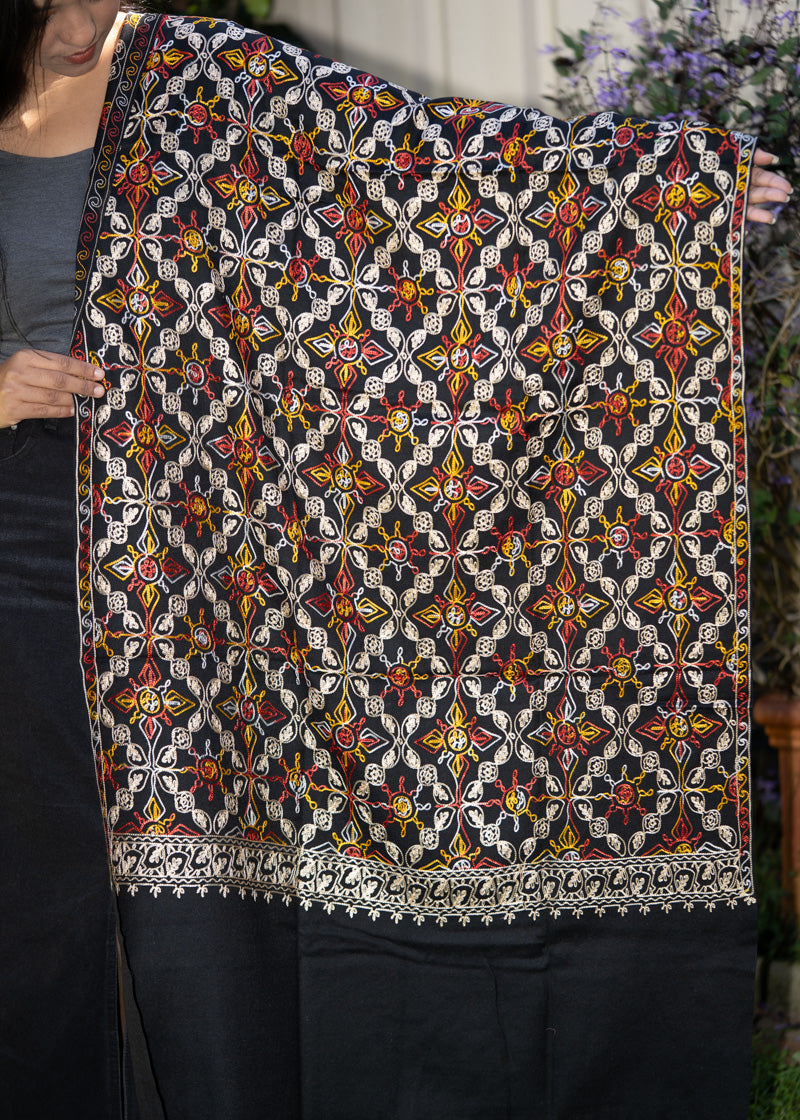 Wrap Yourself in Nepalese Luxury: Pashmina Shawls