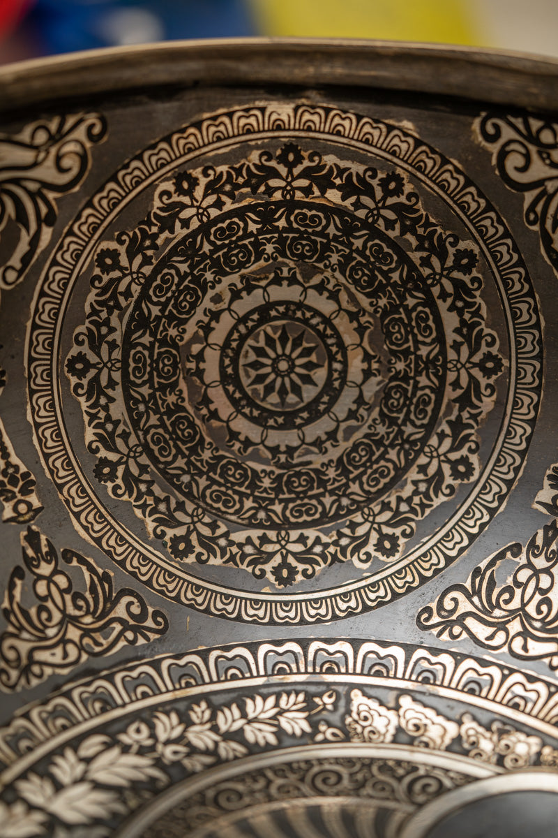 Shakyamuni Buddha Singing Bowl for meditation.