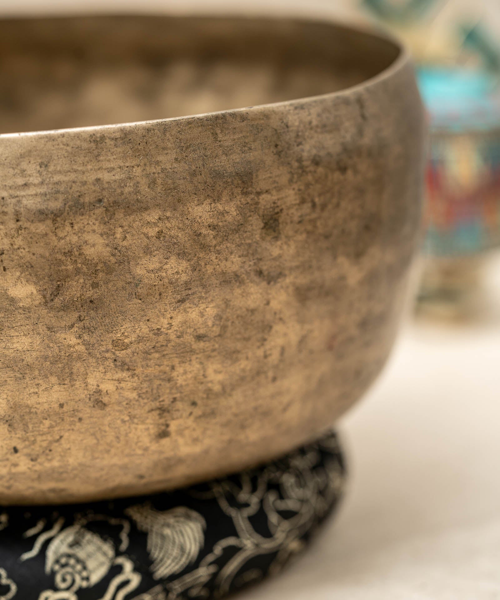 Thadobati Singing Bowl (Lower E3 & Higher B4) for chakra healing