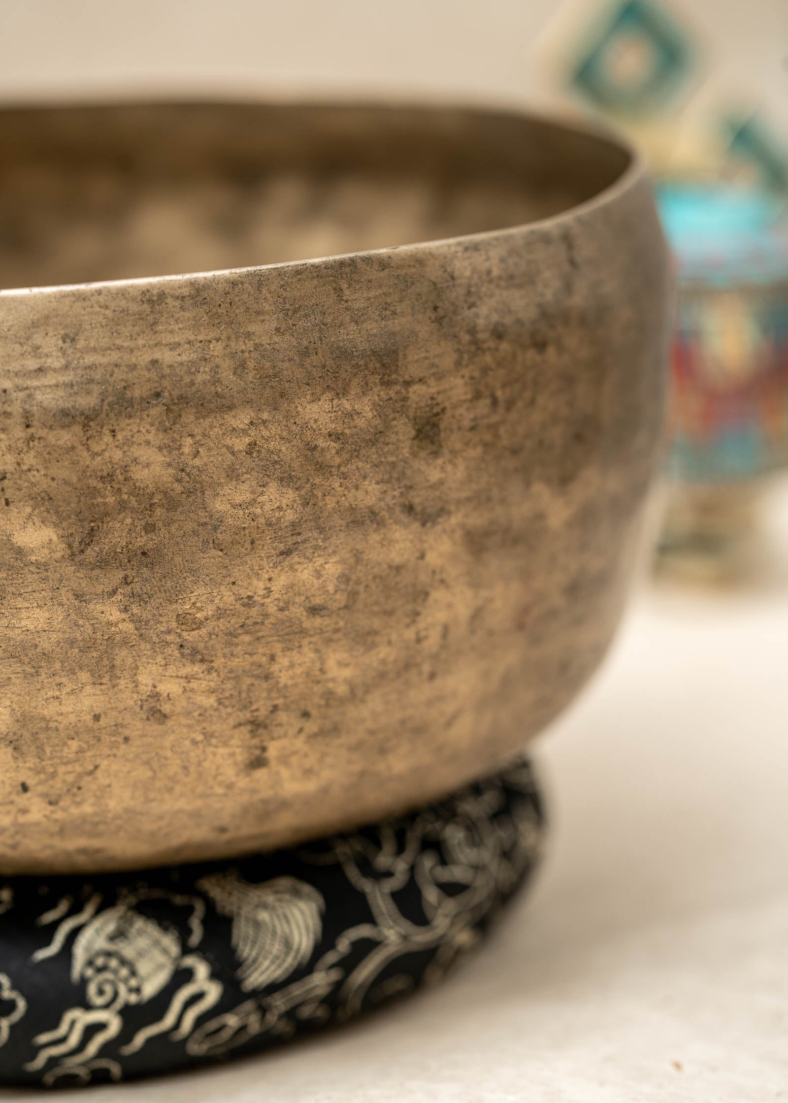 Thadobati Singing Bowl (Lower E3 & Higher B4) for chakra healing