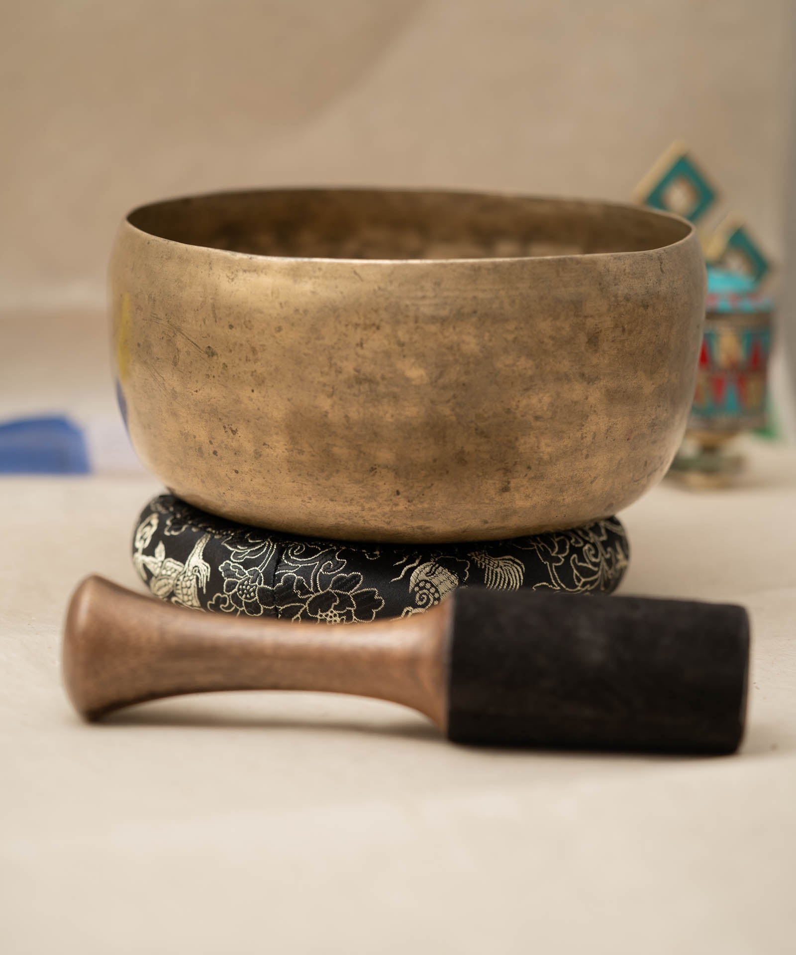Thadobati Singing Bowl (Lower E3 & Higher B4) for chakra healing