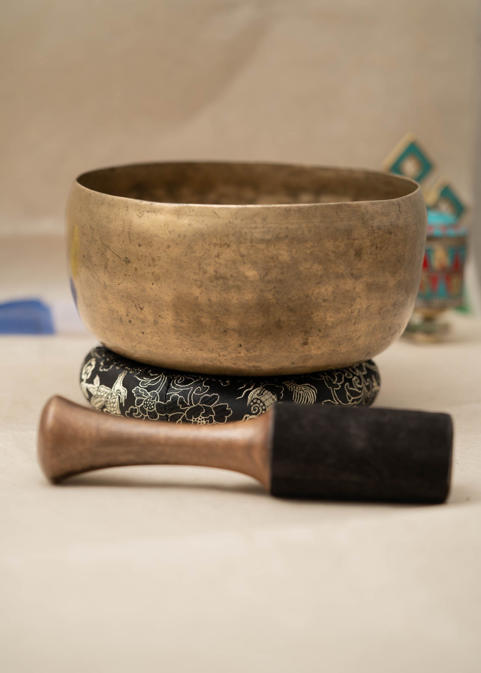 Thadobati Singing Bowl (Lower E3 & Higher B4) for chakra healing