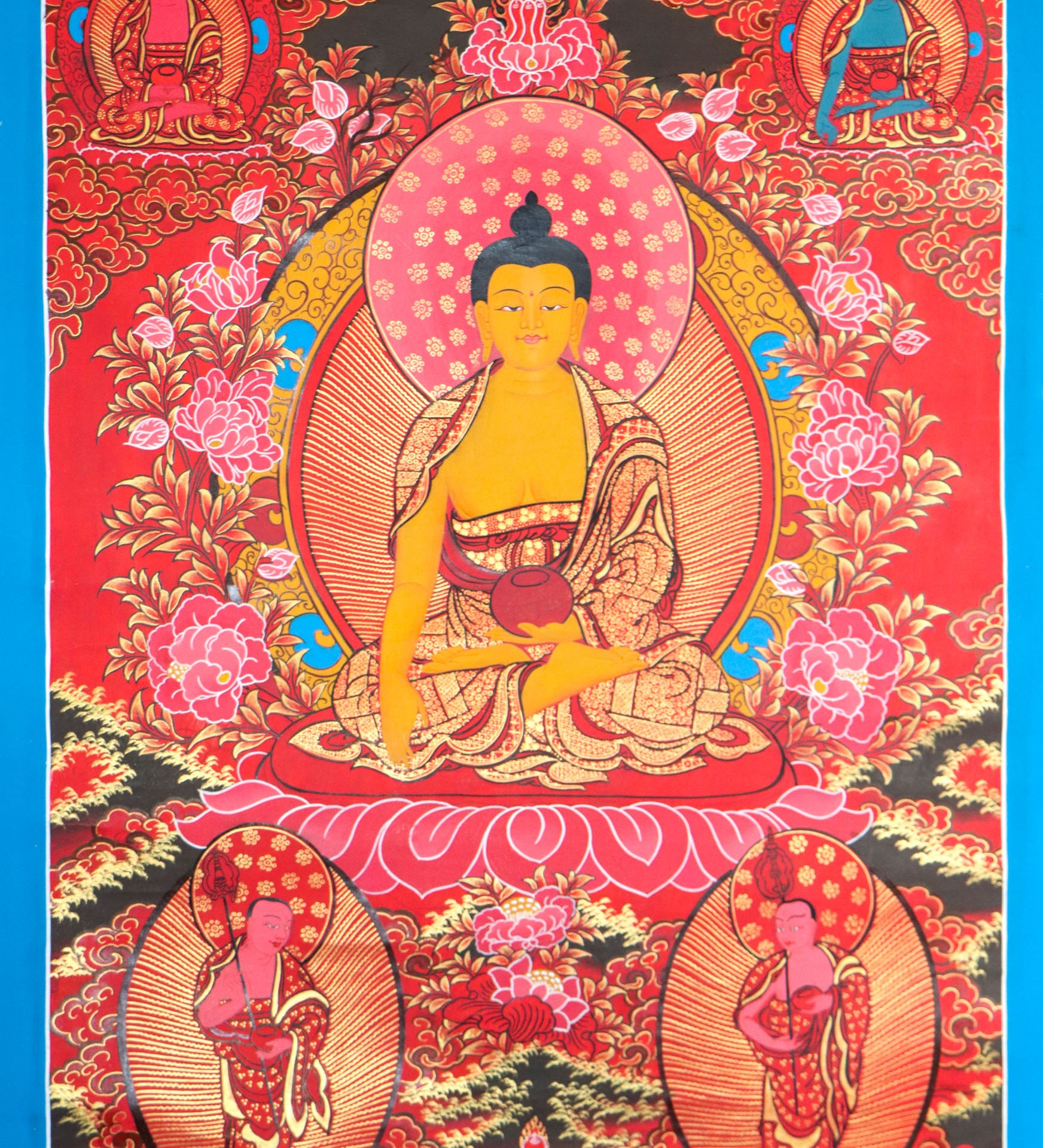 Shakyamuni Buddha Thangka is believed to bring auspiciousness and positive energy.