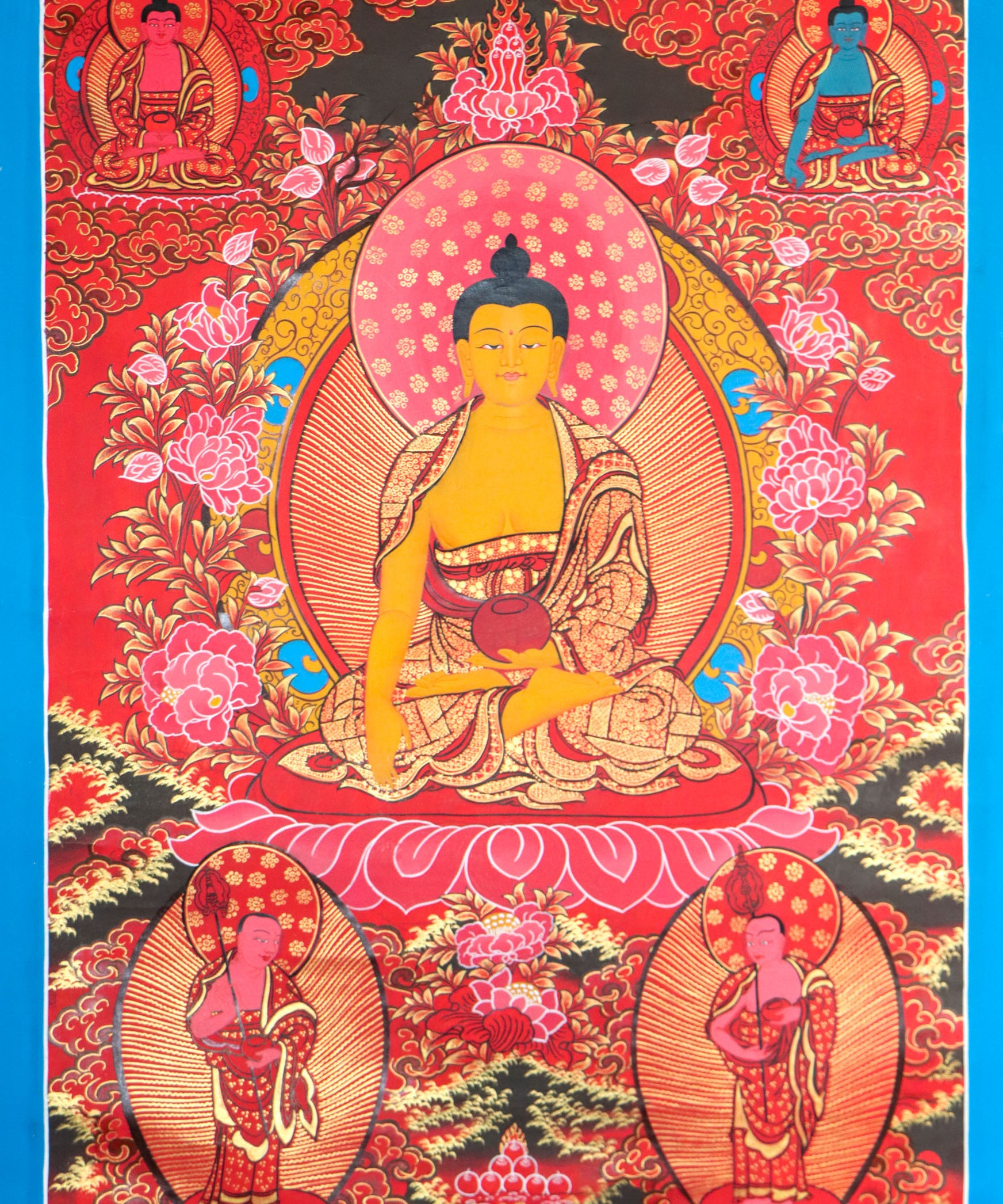 Shakyamuni Buddha Thangka is believed to bring auspiciousness and positive energy.