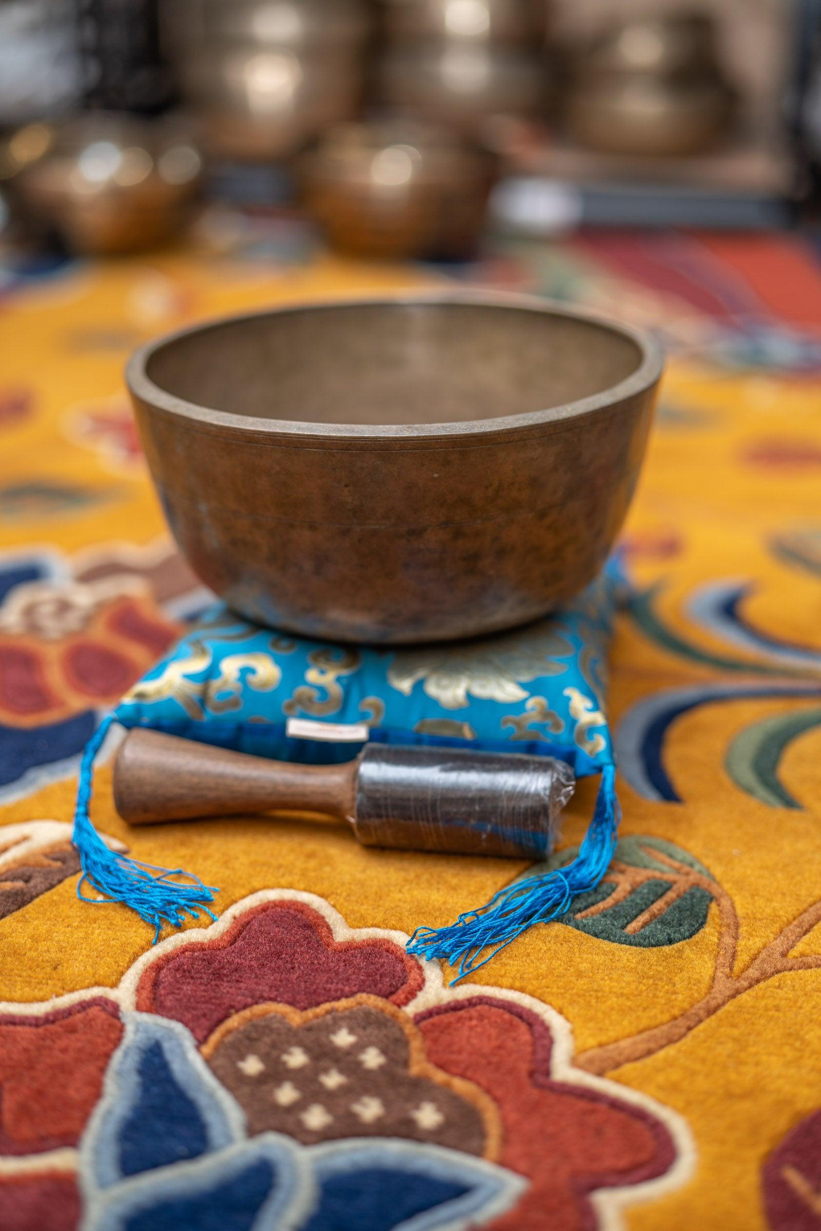 Small Antique Singing bowl with flat cushion and wooden mallet - Handmade in Nepal - HimalayasShop