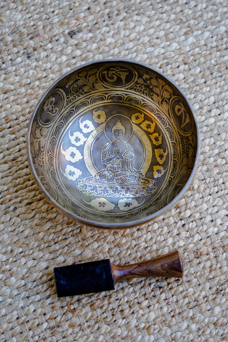 Buddha Singing Bowl for sound healing. A complete set of Singing bowl