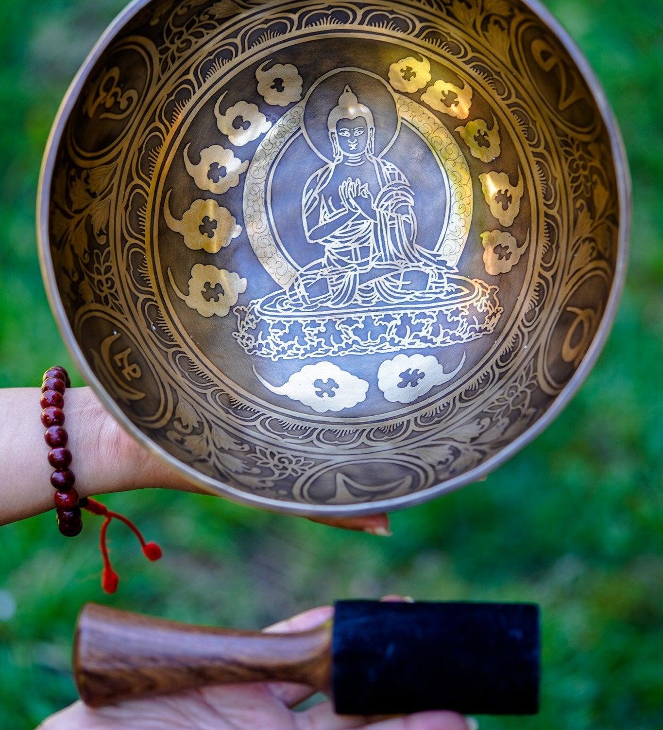 Buddha Singing Bowl for sound healing. A complete set of Singing bowl