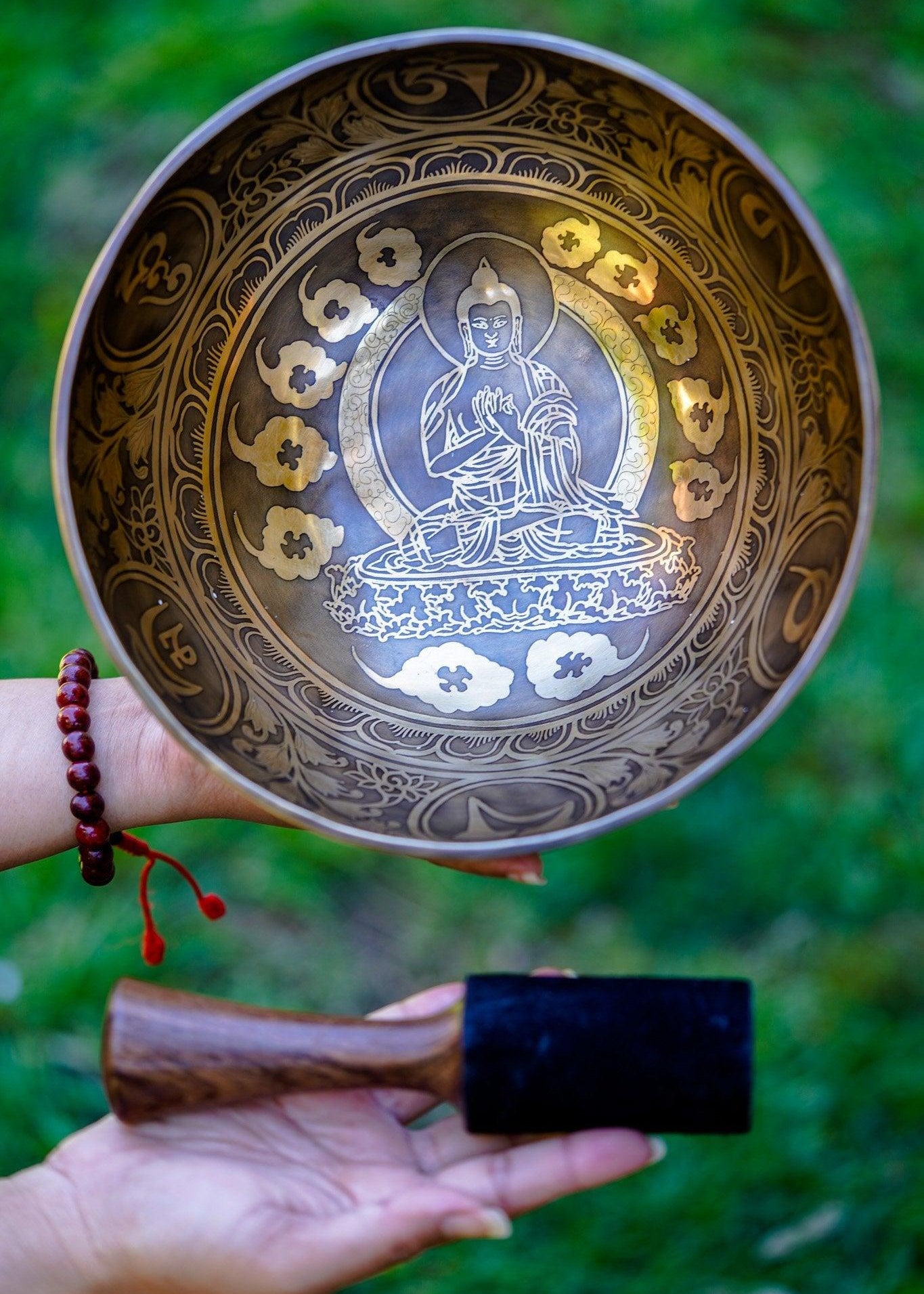 Buddha Singing Bowl for sound healing. A complete set of Singing bowl
