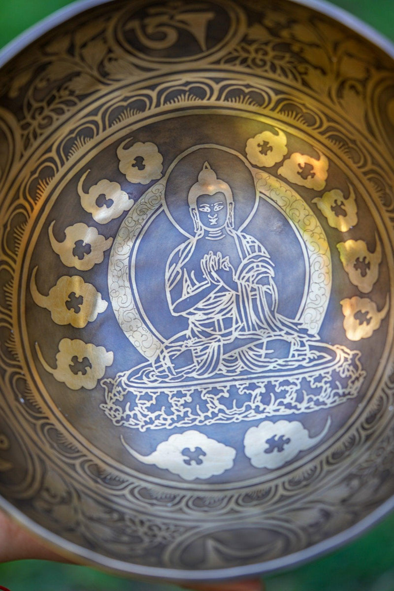 Buddha Singing Bowl for sound healing. A complete set of Singing bowl