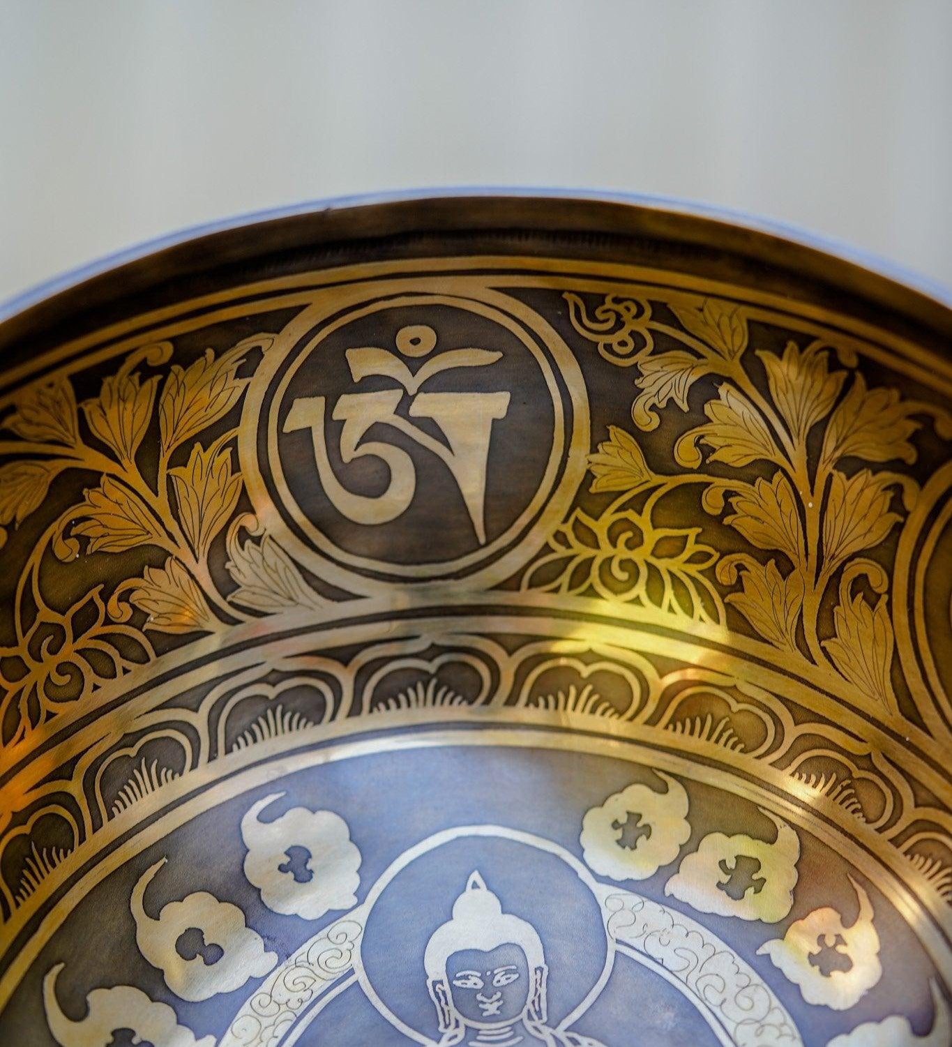 Buddha Singing Bowl for sound healing. A complete set of Singing bowl