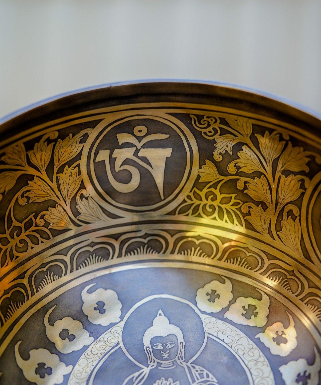 Buddha Singing Bowl for sound healing. A complete set of Singing bowl
