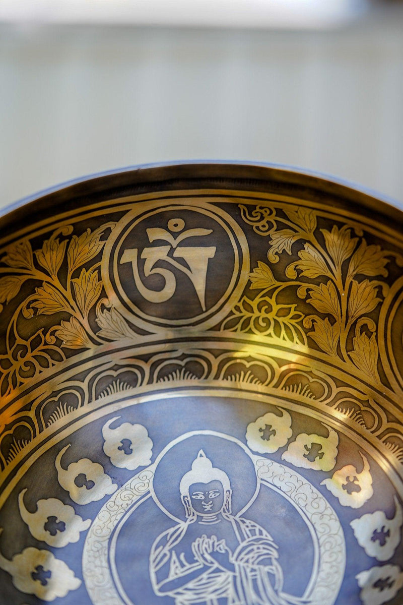 Buddha Singing Bowl for sound healing. A complete set of Singing bowl