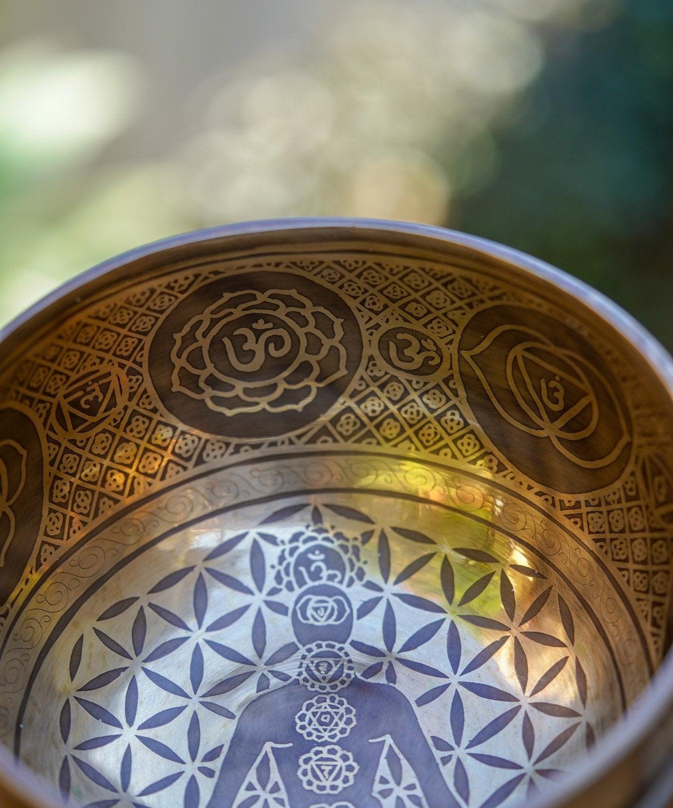 Chakra singing bowl- A complete set with striker and resting cushion