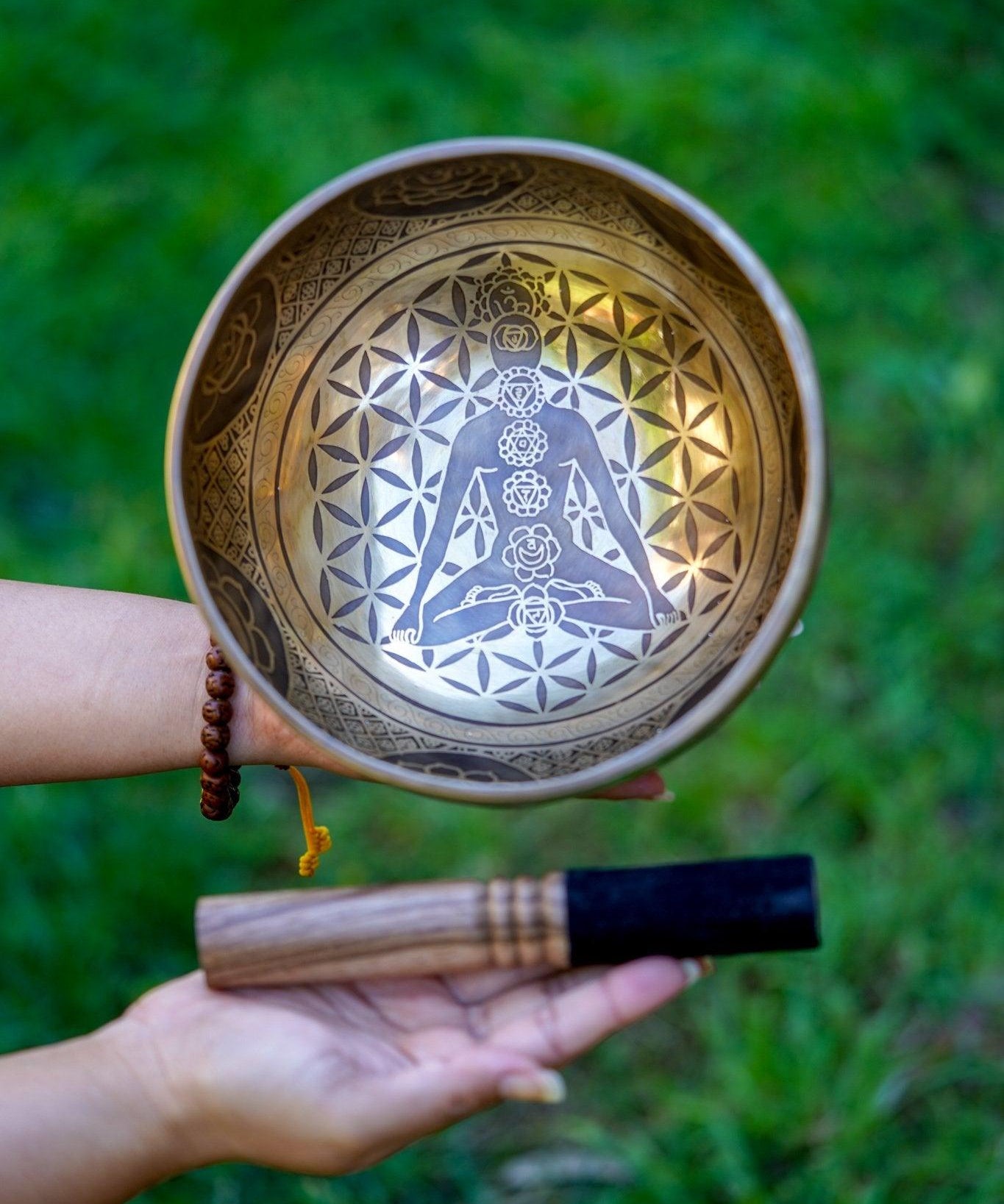 Chakra singing bowl- A complete set with striker and resting cushion