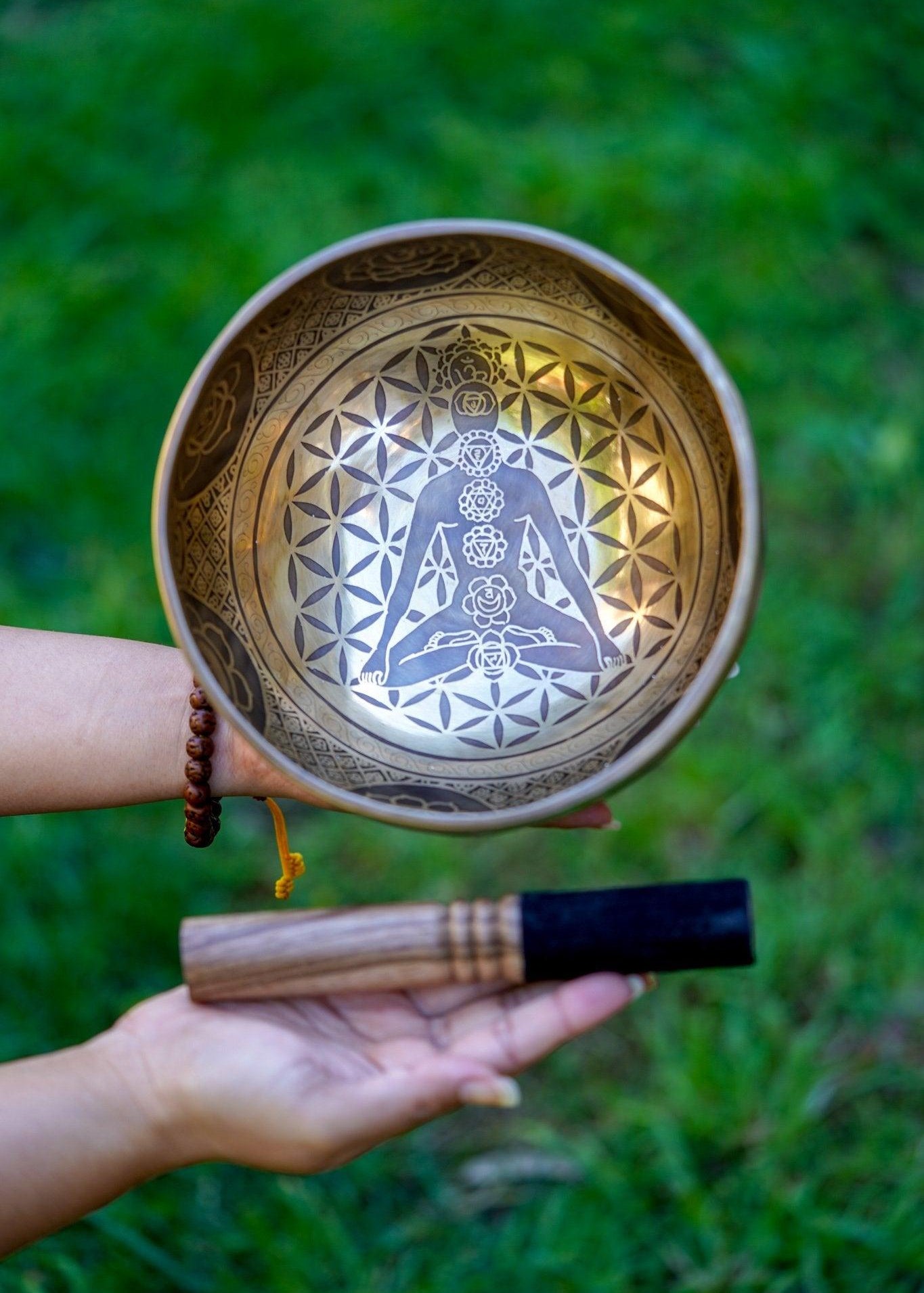 Chakra singing bowl- A complete set with striker and resting cushion