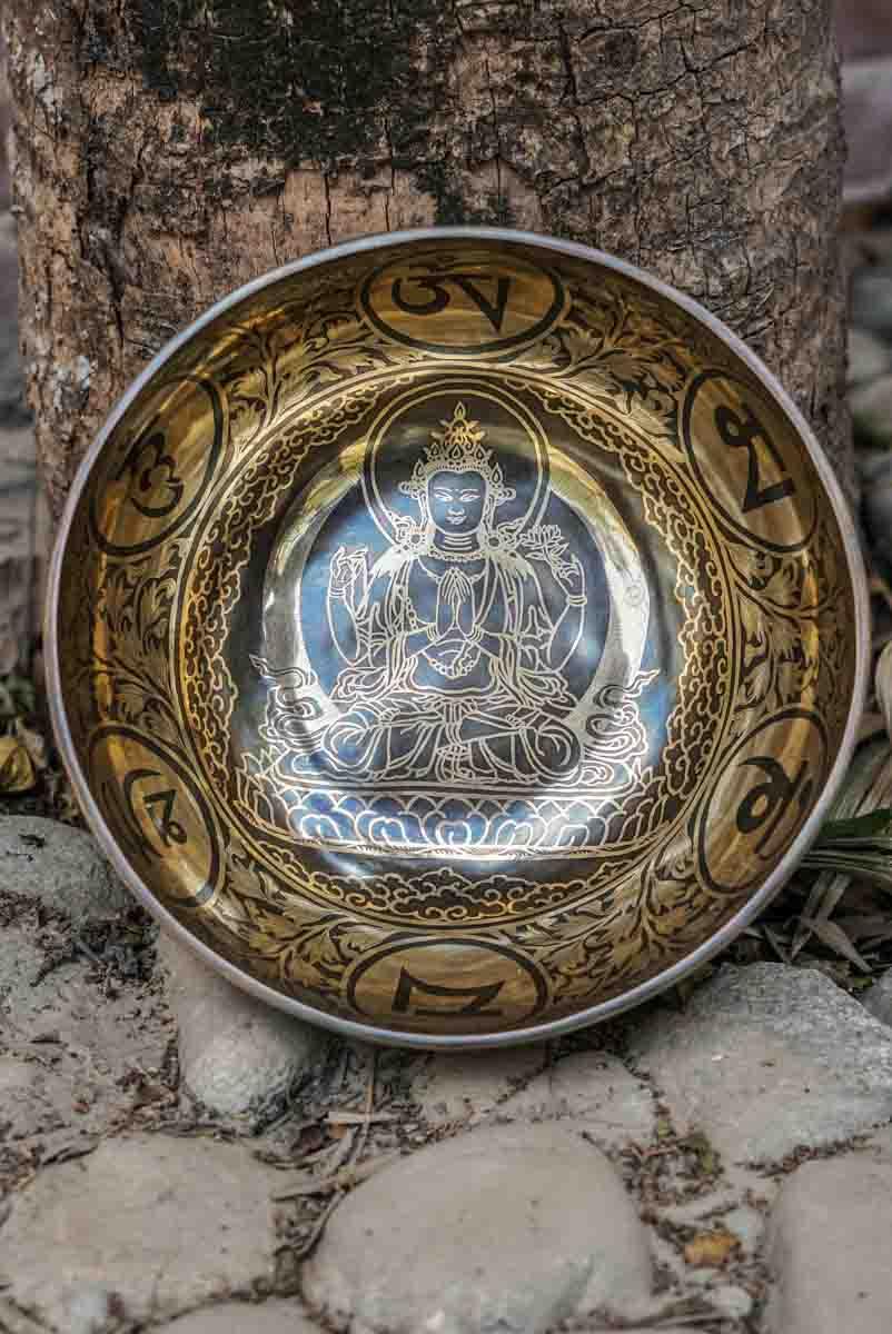 Chengresi Singing Bowl for meditation and healing. Large size Singing Bowl for Altar space.