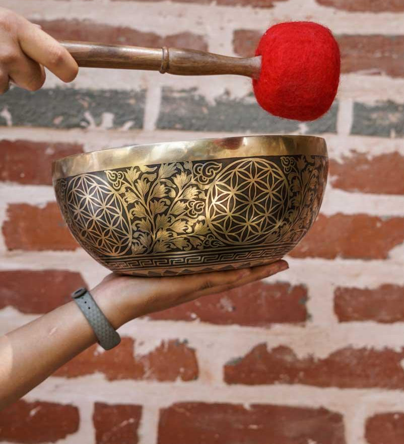 Chengresi Singing Bowl for meditation and healing. Large size Singing Bowl for Altar space.
