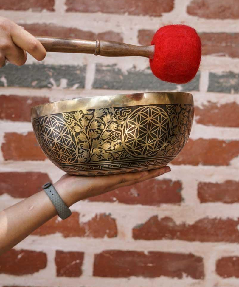 Chengresi Singing Bowl for meditation and healing. Large size Singing Bowl for Altar space.
