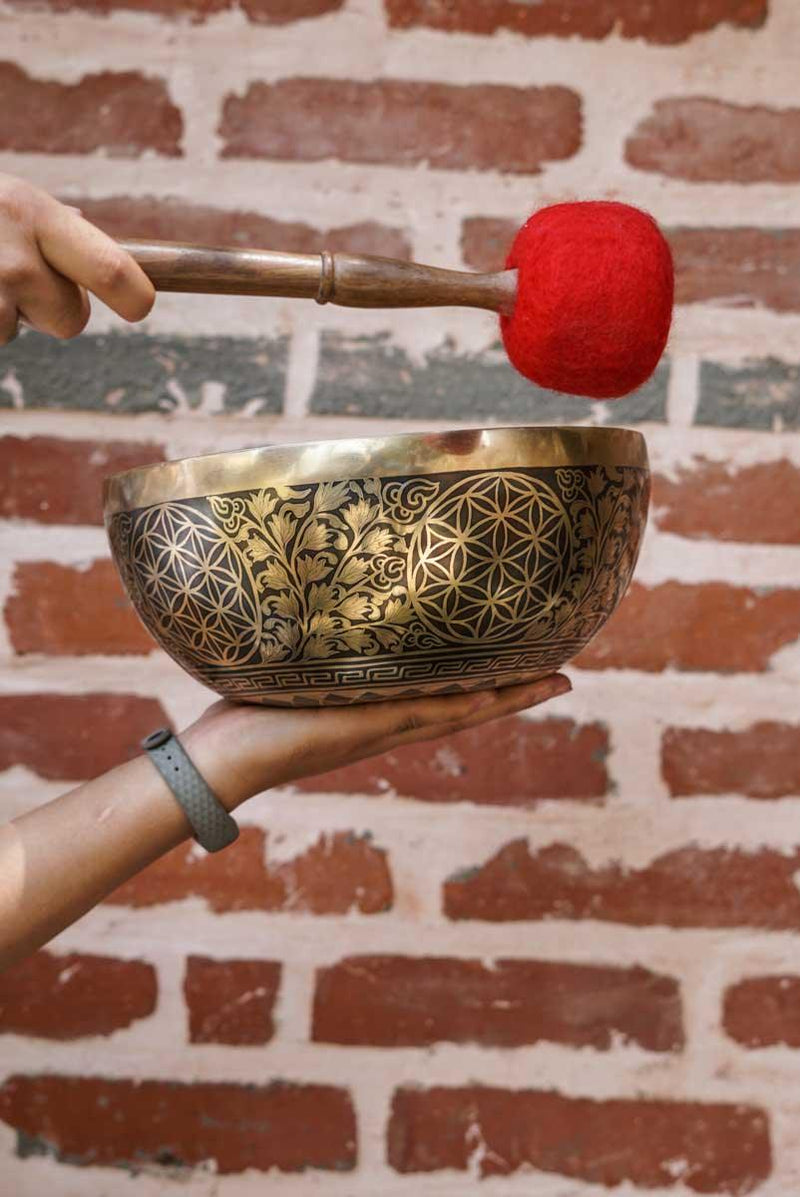 Chengresi Singing Bowl for meditation and healing. Large size Singing Bowl for Altar space.