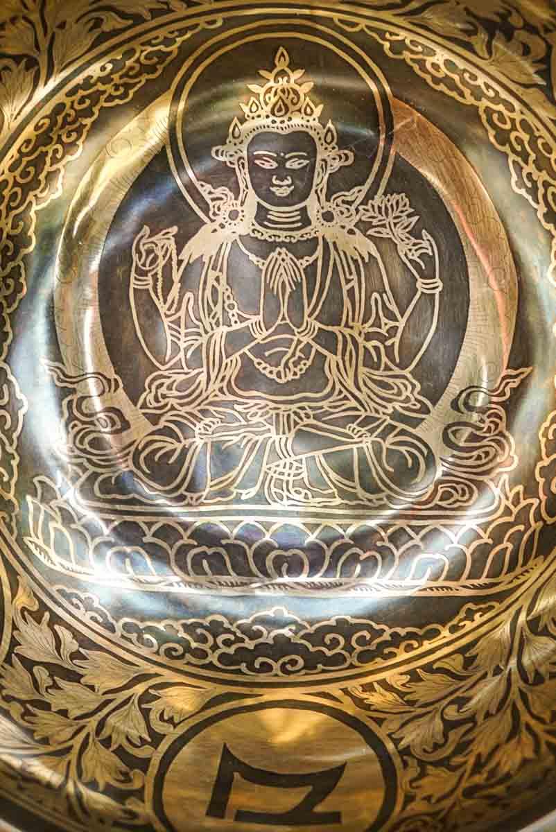 Chengresi Singing Bowl for meditation and healing. Large size Singing Bowl for Altar space.