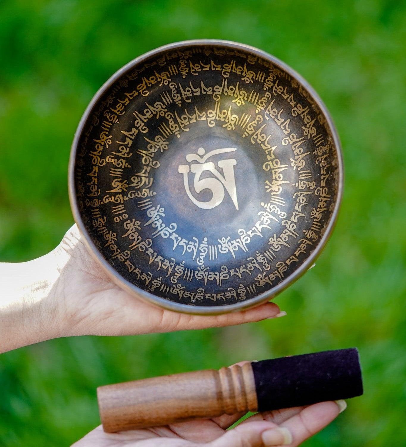 Om Mantra Singing Bowl - Himalayas Shop
