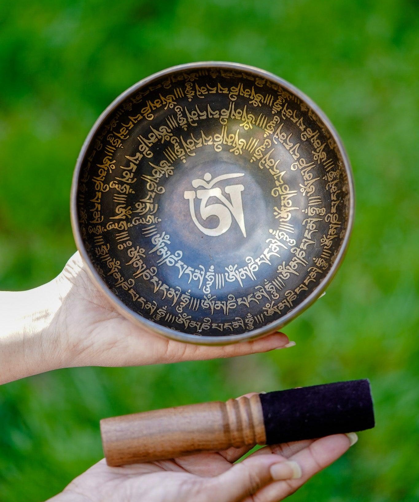 Om Mantra Singing Bowl - Himalayas Shop
