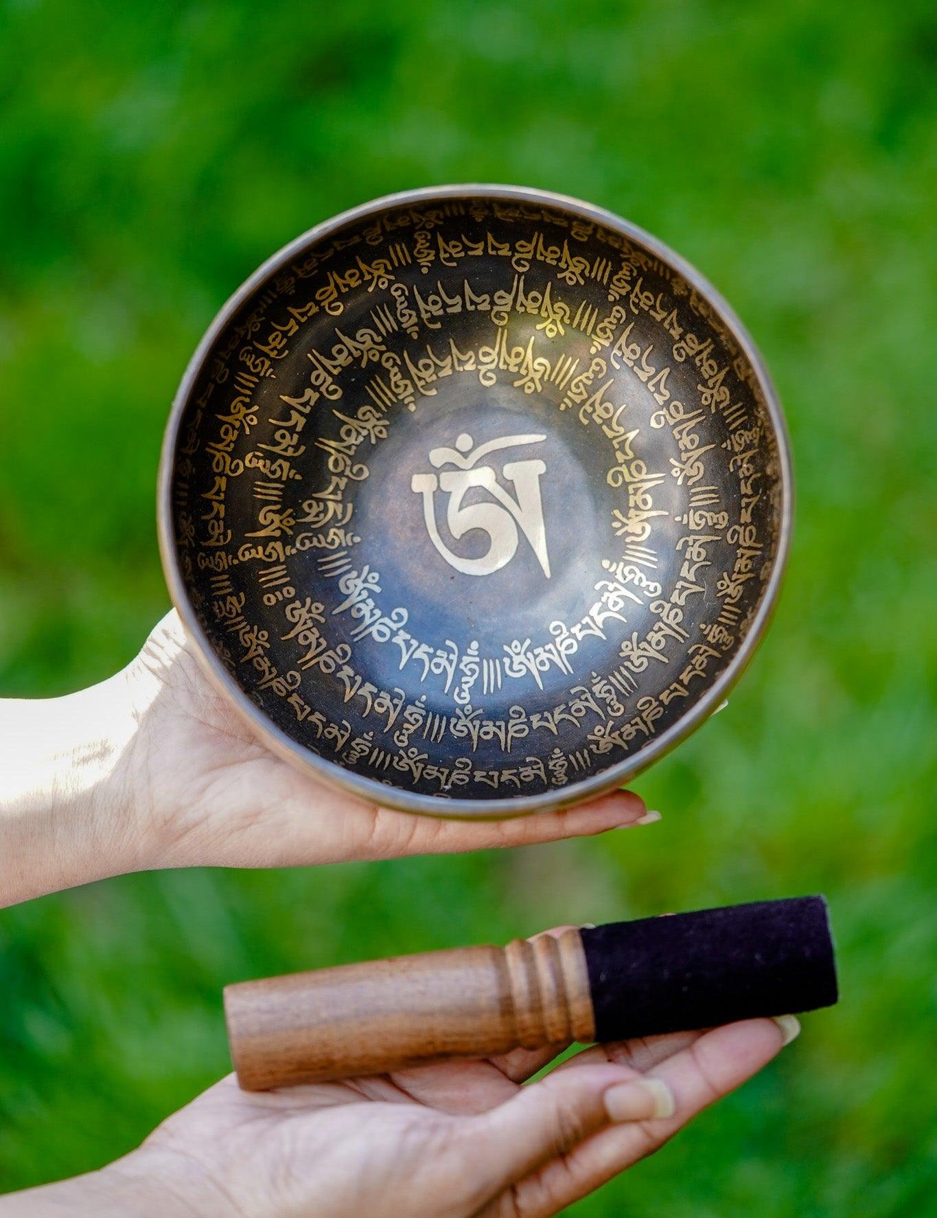 Om Mantra Singing Bowl - Himalayas Shop