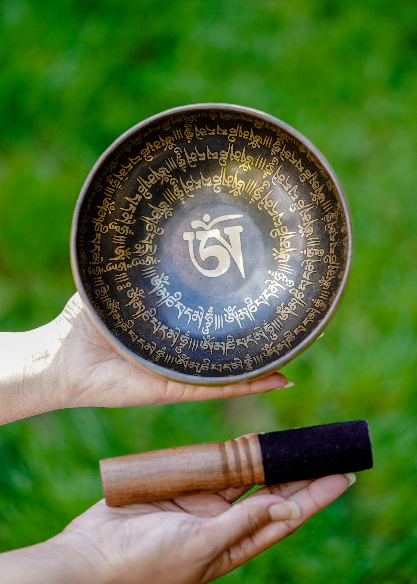 Om Mantra Singing Bowl - Himalayas Shop