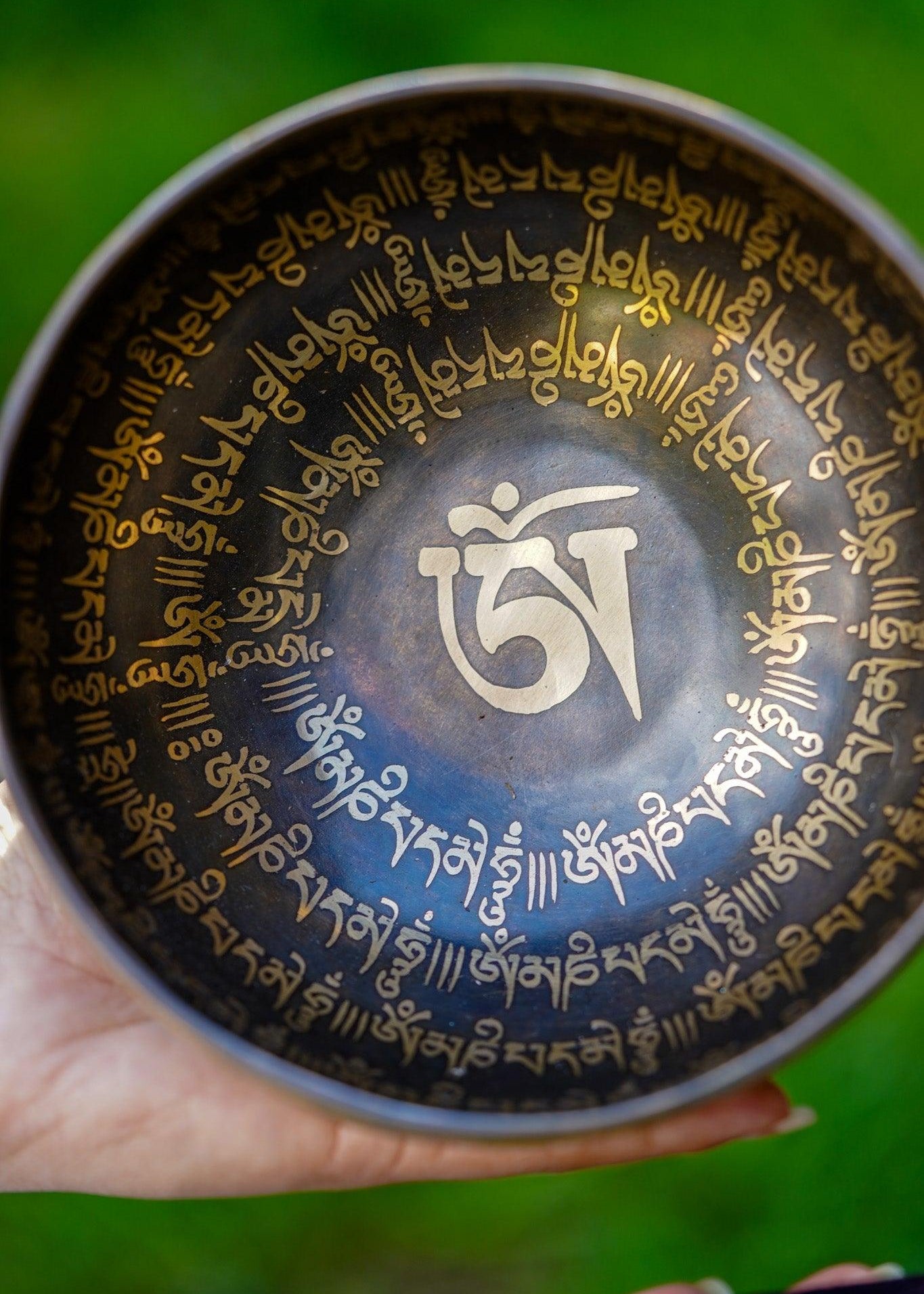 Om Mantra Singing Bowl - Himalayas Shop