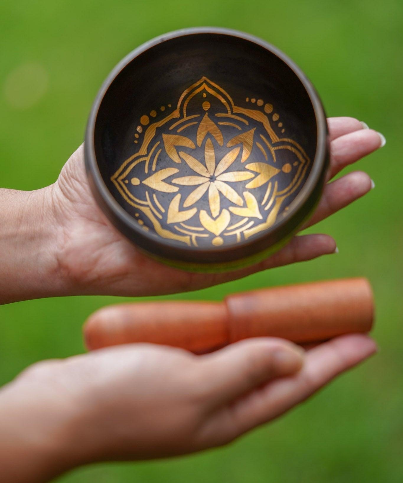 Tibetan Singing Bowl - Lotus Art