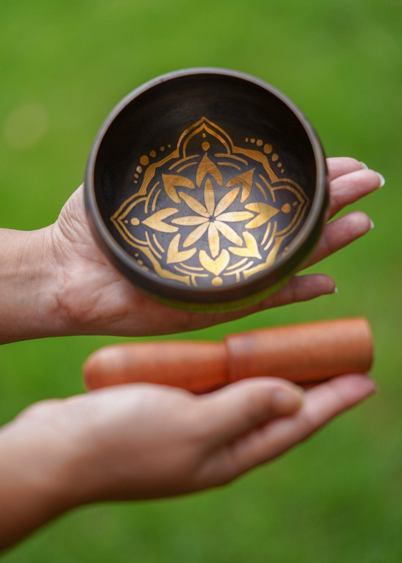 Tibetan Singing Bowl - Lotus Art