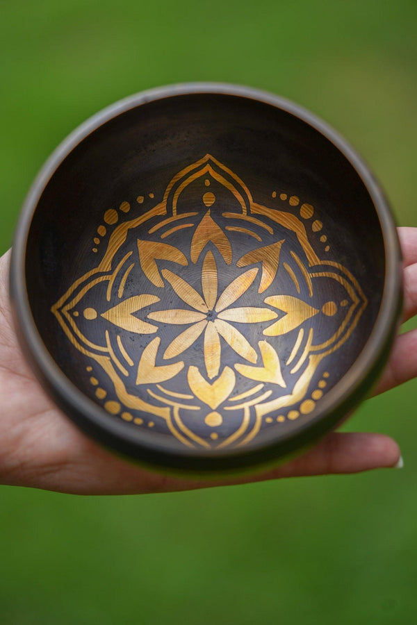 Small size lotus Tibetan Singing bowl for beginner in sound healing journey