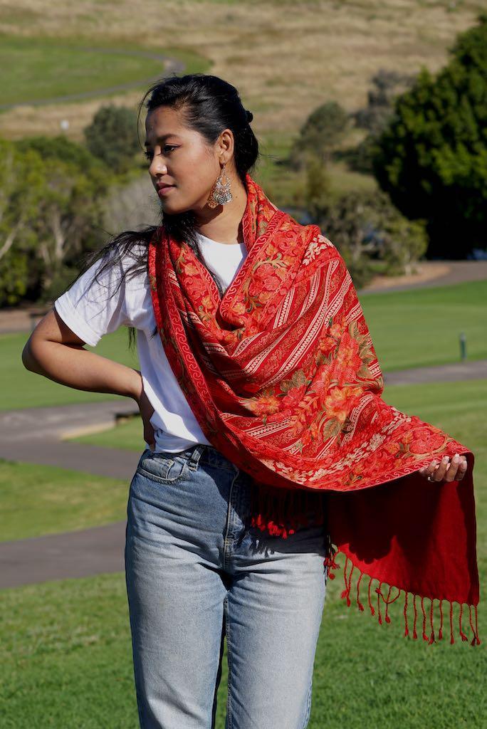 The touch of silk gives the pashmina an exceptional feel and a wonderful sheen. This beautiful bright red shawl is 28x80 cm in size perfect for anyone to wear at any occasion.