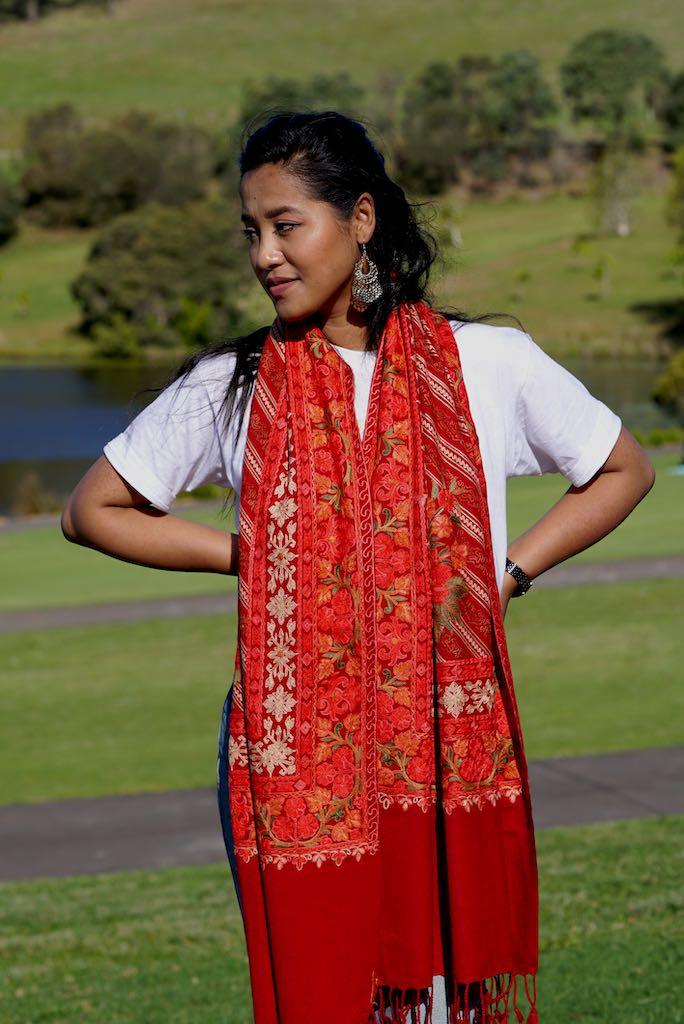 The touch of silk gives the pashmina an exceptional feel and a wonderful sheen. This beautiful bright red shawl is 28x80 cm in size perfect for anyone to wear at any occasion.
